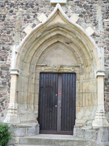 entrée du prieuré de saint romain le puy